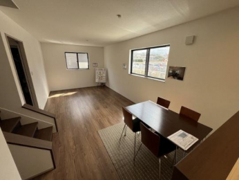 �@�����E���r���O