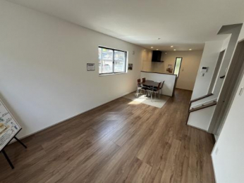 �@�����E���r���O